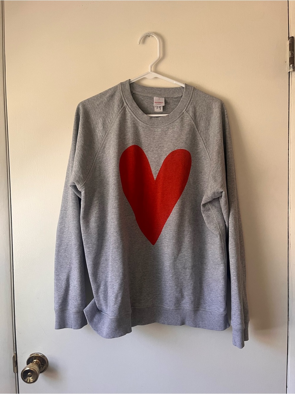 Hannah Anderson Women’s Gray Sweatshirt with Red Heart Graphic Size Medium